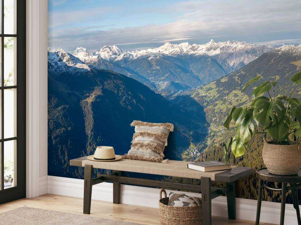 Panorama sur une vallée alpine enneigée