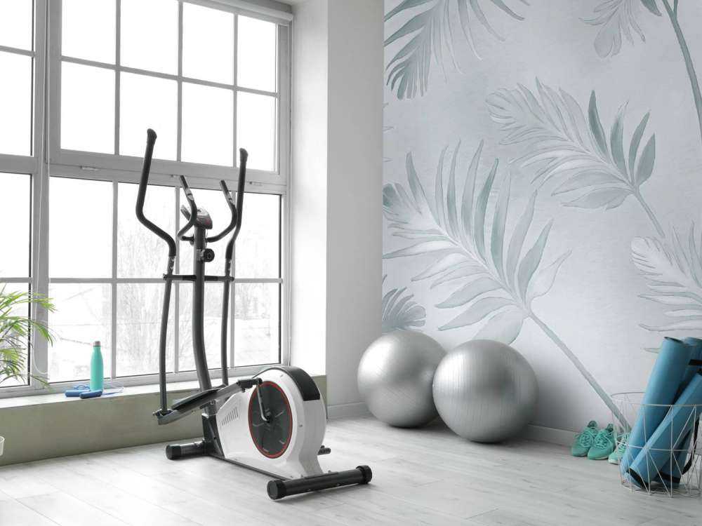 Feuilles dorées sur un beige doux et sombre