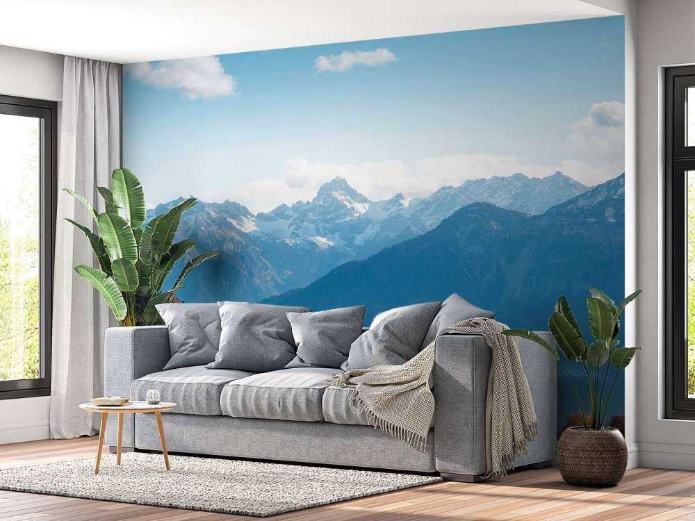 Couleurs d'automne pour les sommets enneigés.