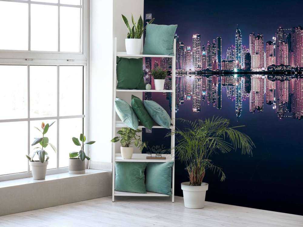 Lueur nocturne au-dessus des eaux calmes