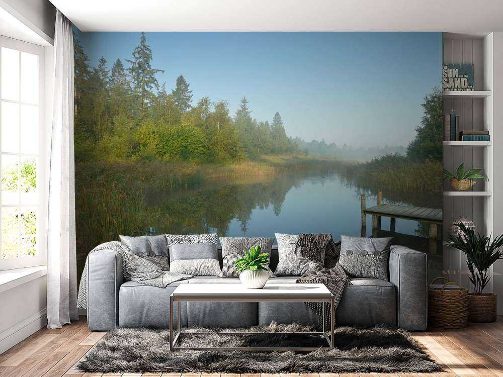 Echafaudages en bois dans la forêt