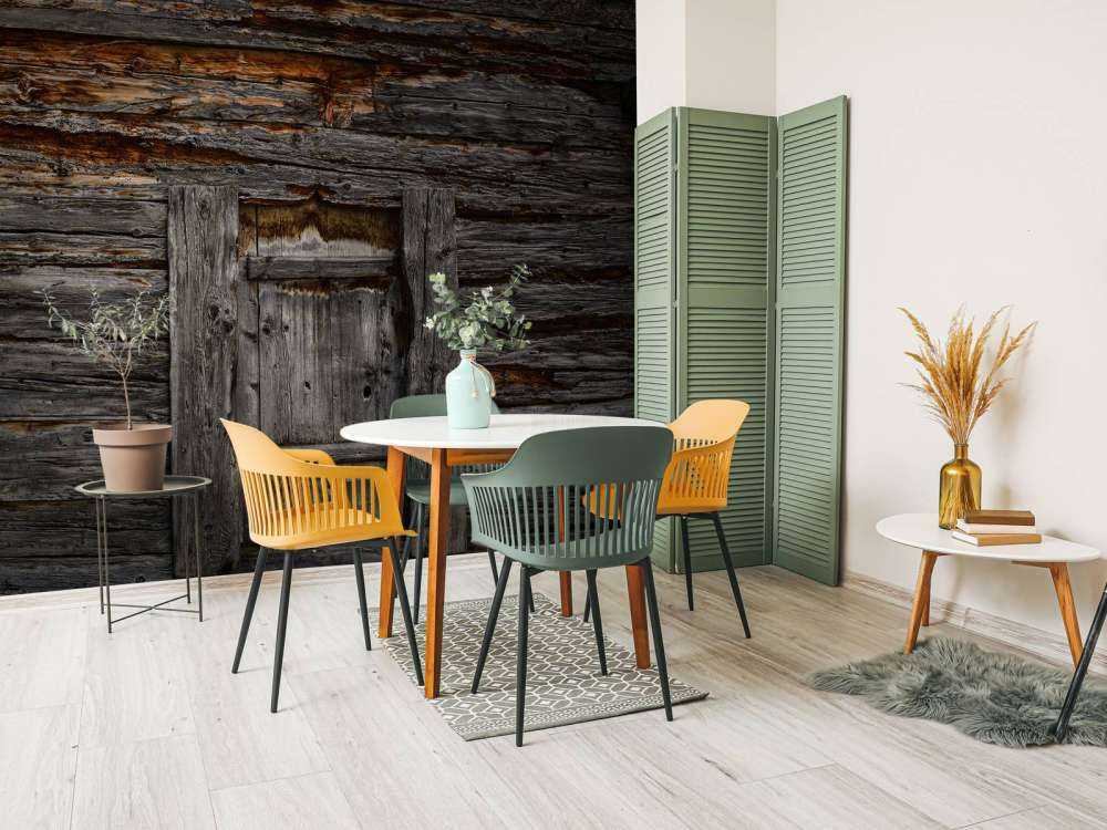 Bois foncé avec porte