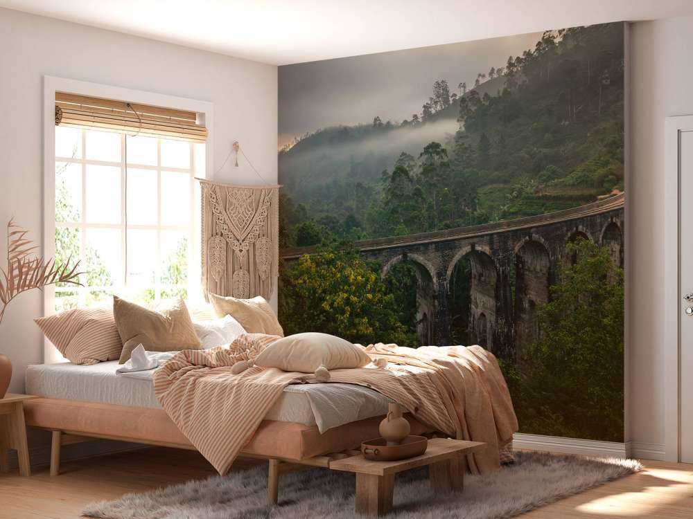 Pont ferroviaire à travers la jungle