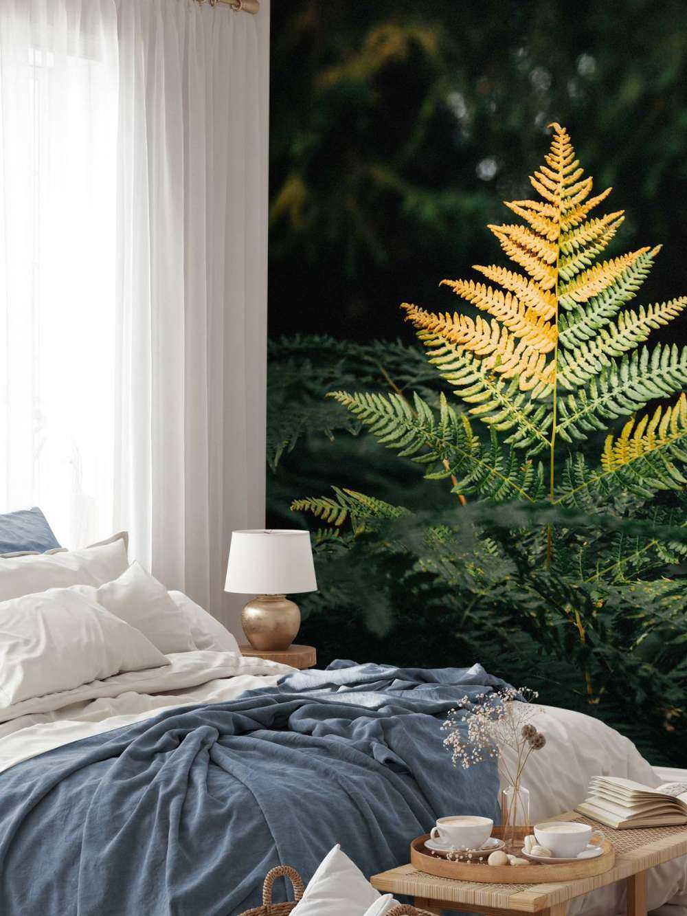 Fougère dorée dans l'ombre