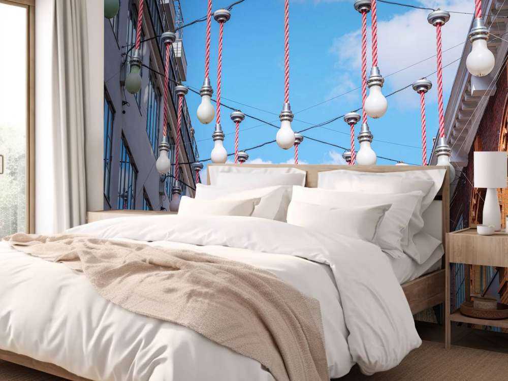 Ampoules lumineuses suspendues le long des bâtiments pour les décorations de Noël, Londres.