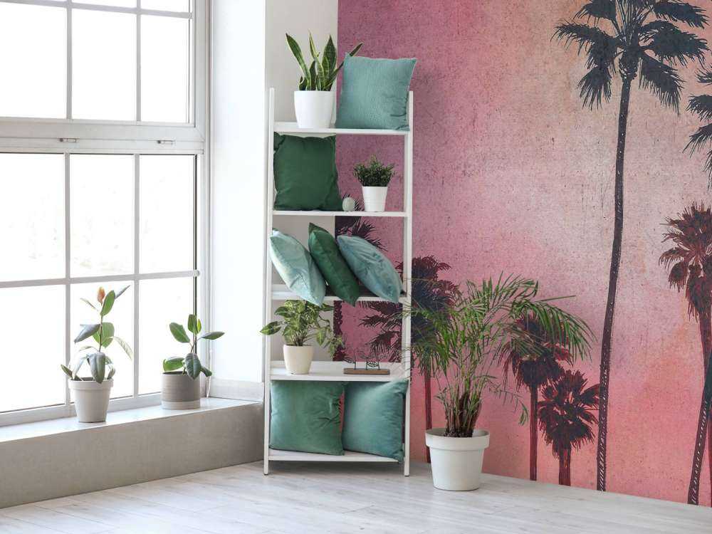 Palmiers dans la lueur rose du soir