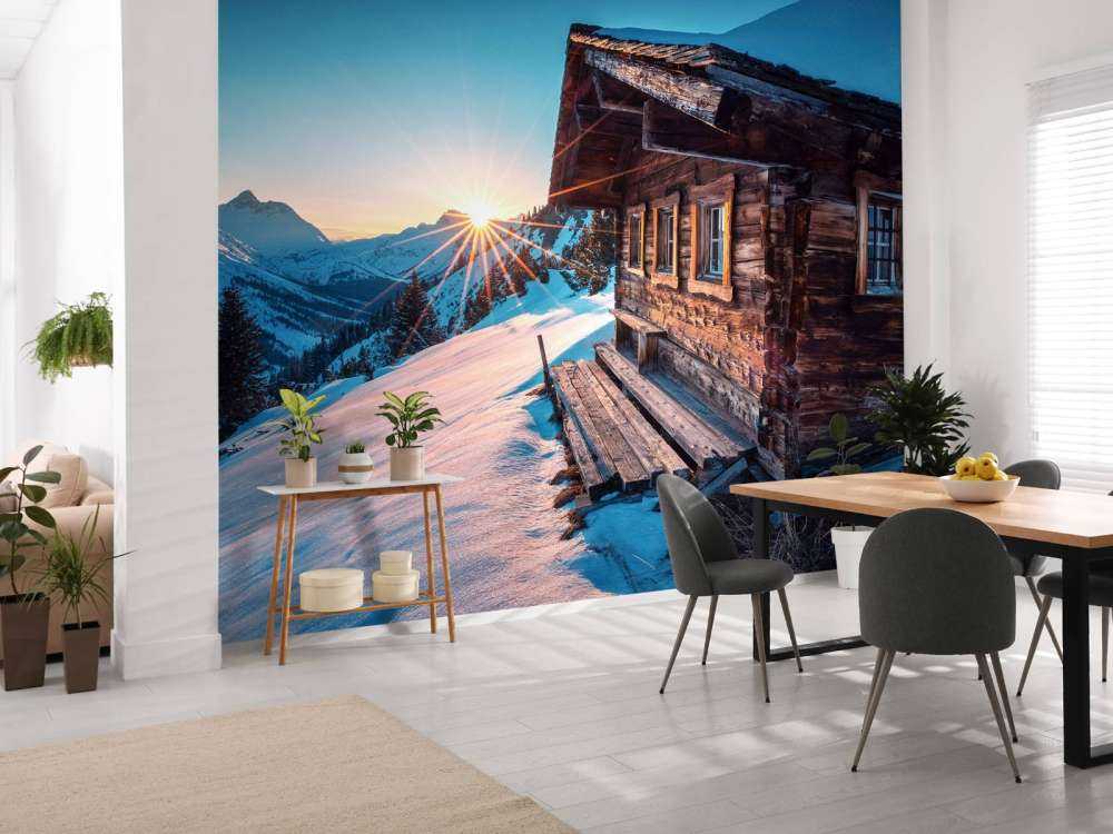 Ciel du matin près d'une cabane alpine en bois.