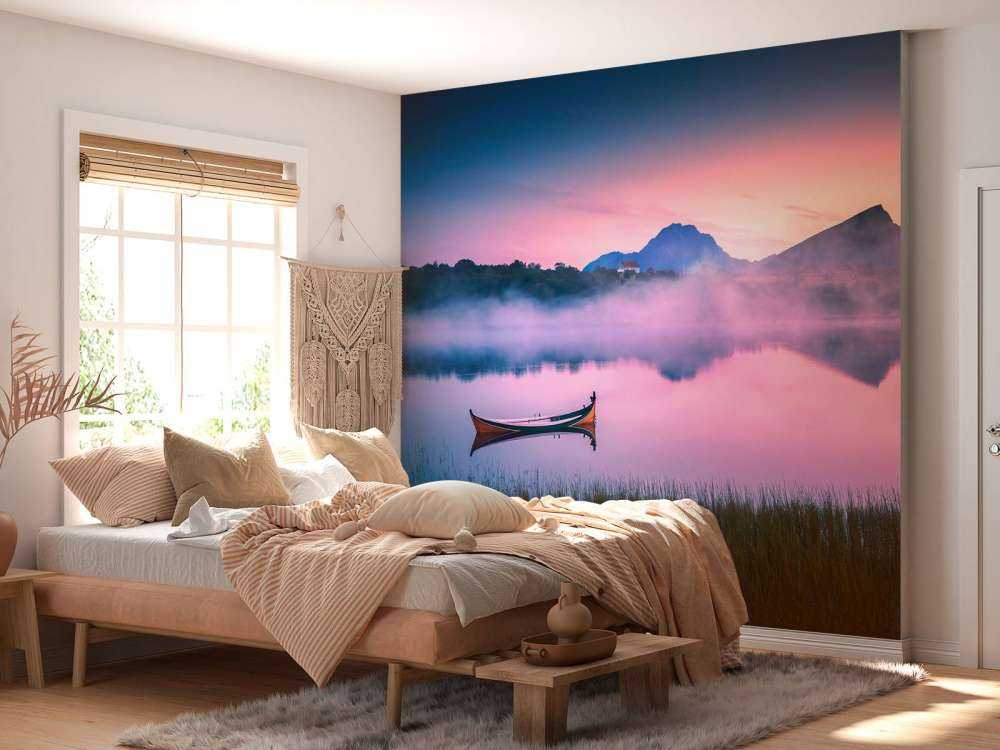 Lever de soleil brumeux au lac