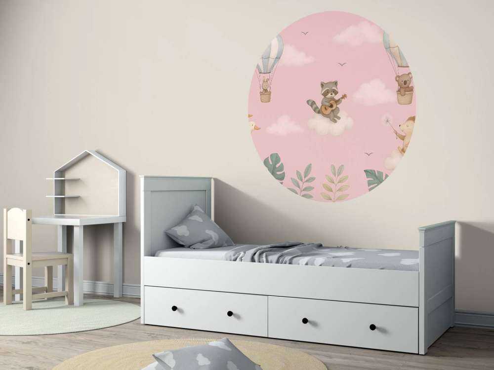 Jeu de lumière dans un ciel rose nuageux