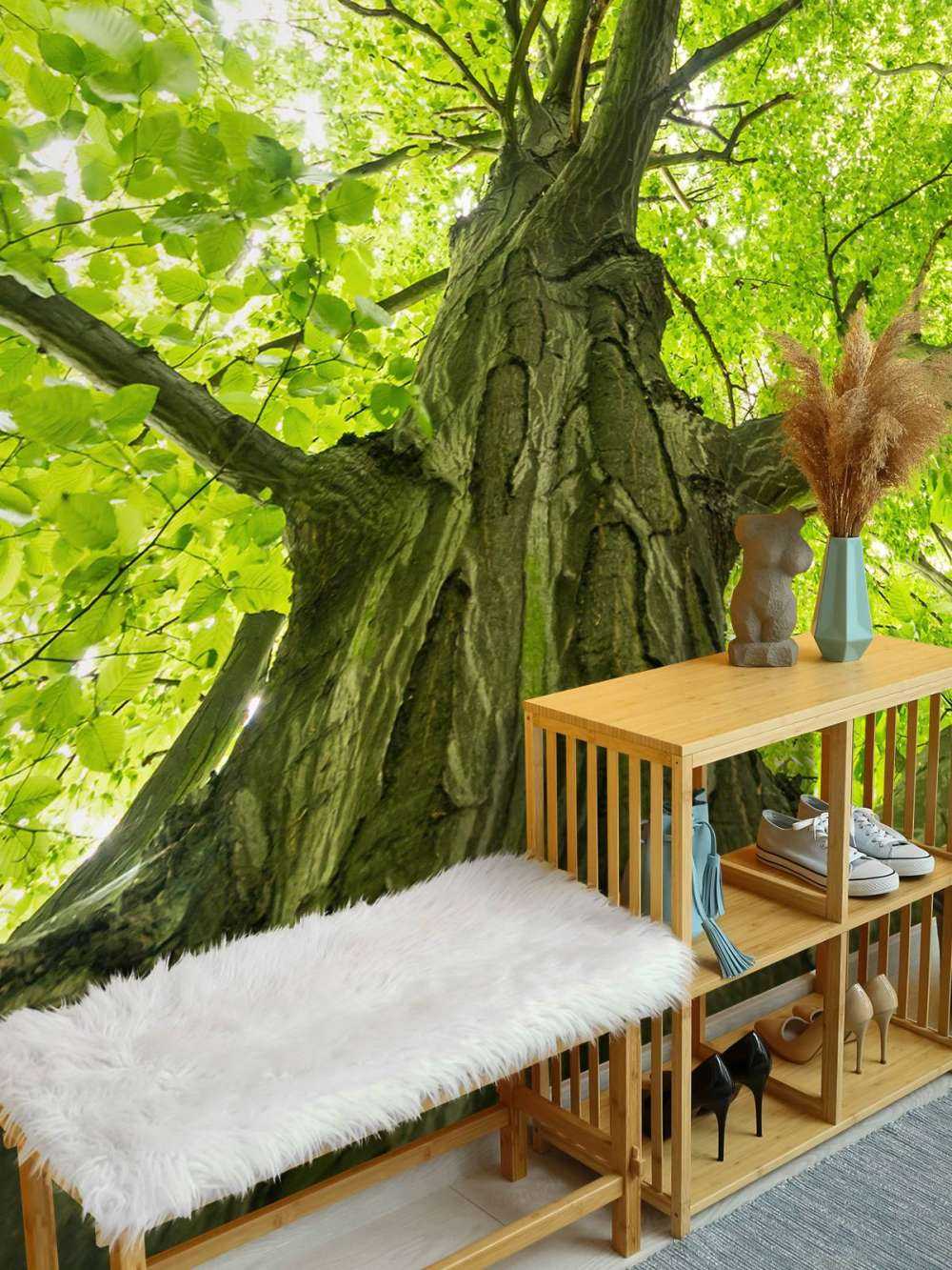 Grand arbre dans la forêt