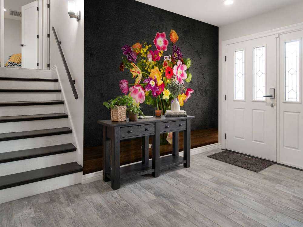 Vase avec bouquet de fleurs coloré