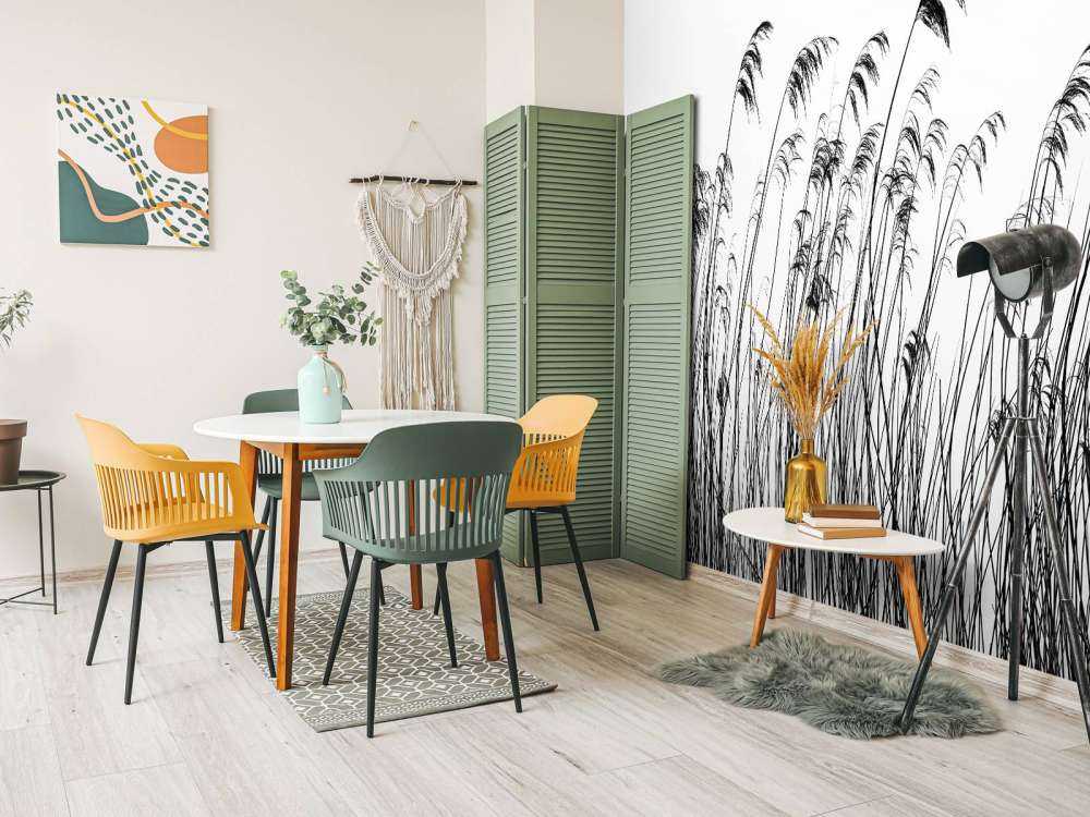 Roseau au bord de l'eau en noir et blanc