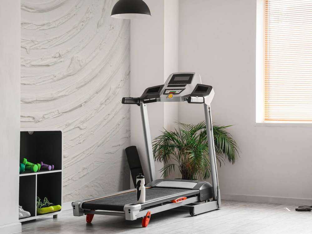 Formes et lignes courbes en blanc cassé