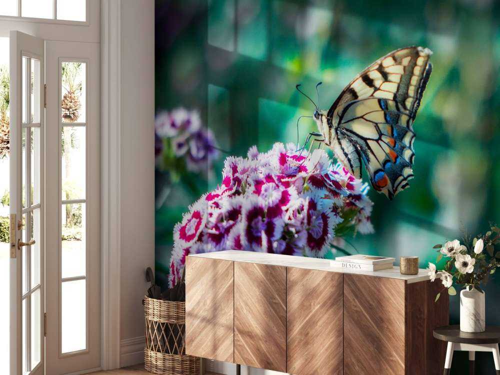 Papillon sur des fleurs estivales