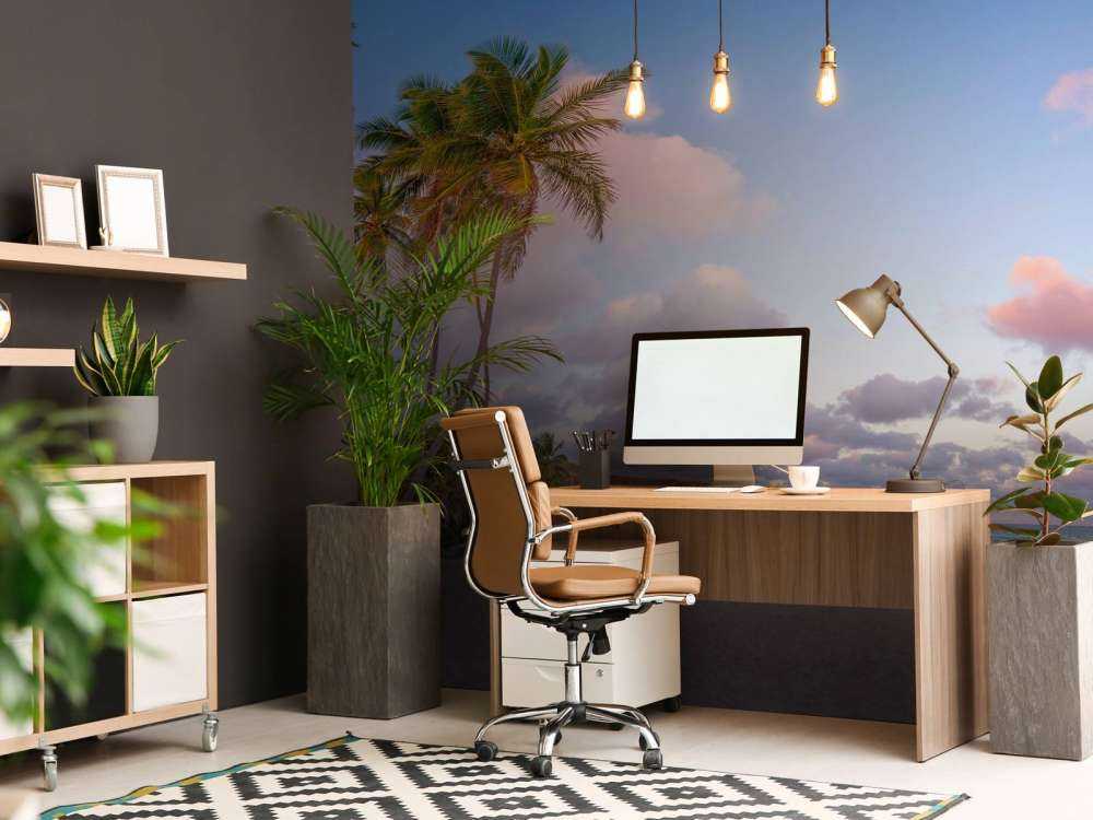 Plage tropicale au crépuscule.