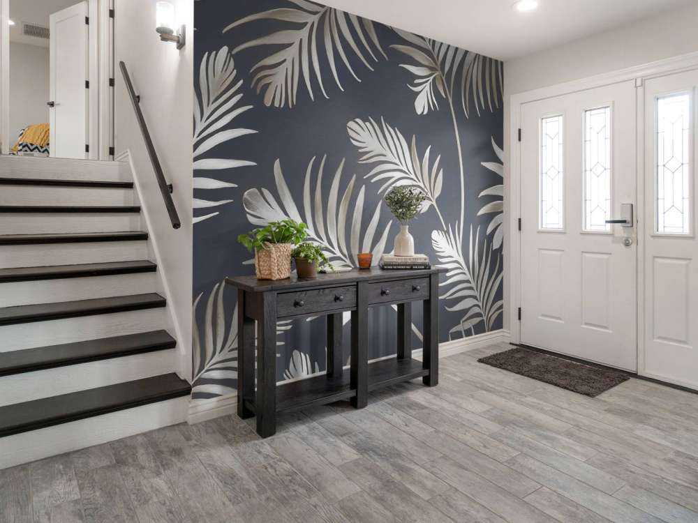 Feuilles dorées sur un violet très foncé