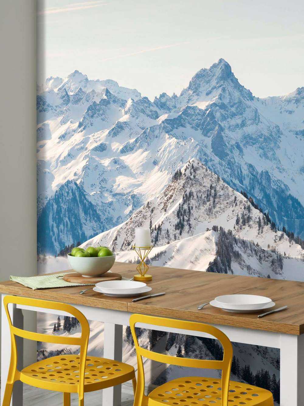 Winterkam avec des sommets alpins sous la lumière du soleil