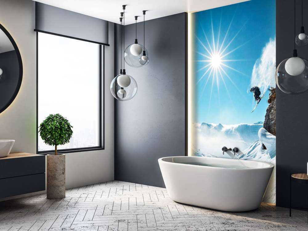 Saut libre dans un paysage enneigé baigné de soleil