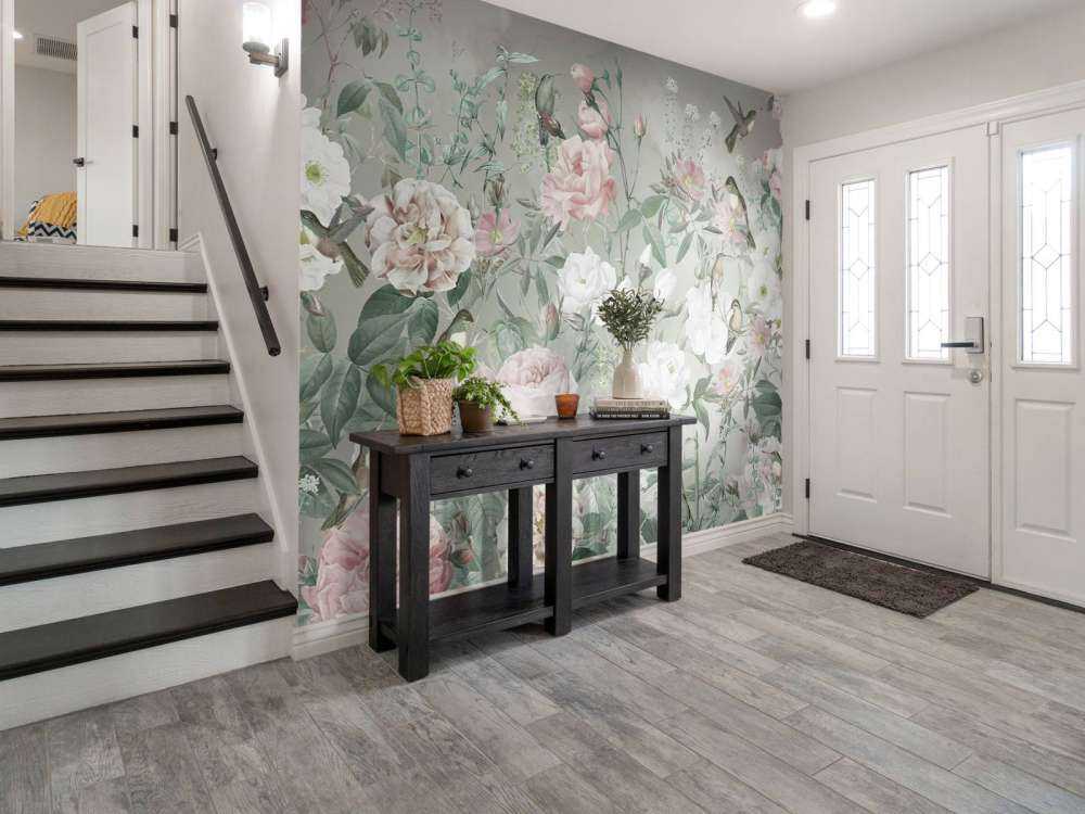 Oiseaux dans le jardin de roses