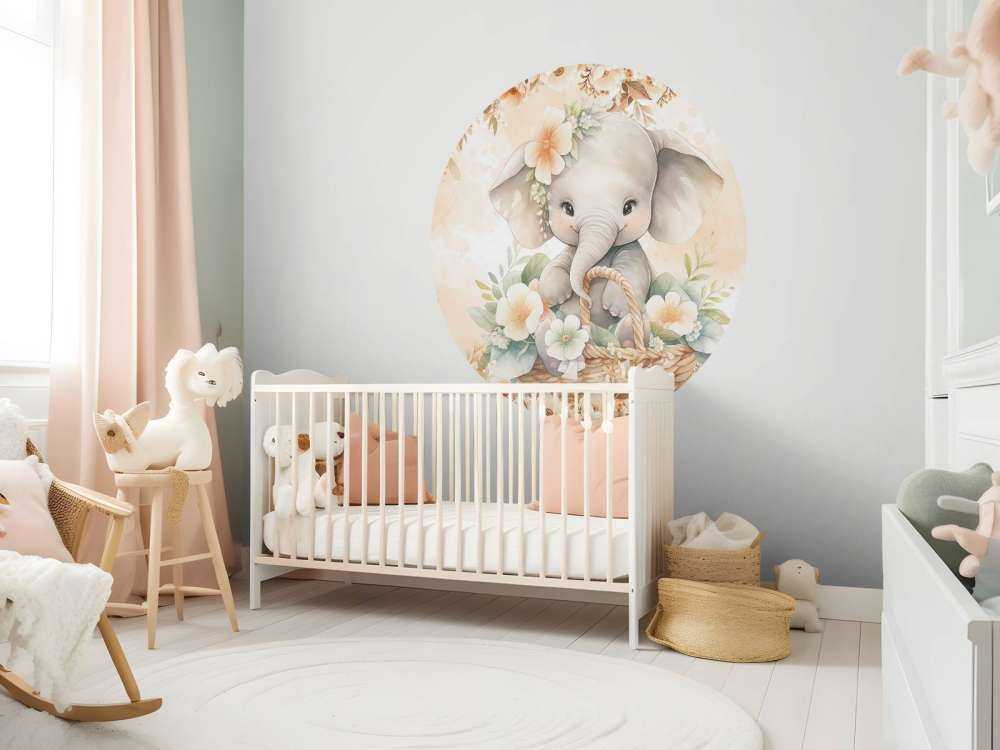 Éléphant ombragé dans un panier de fleurs