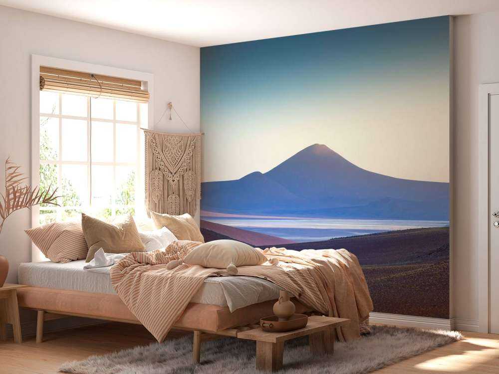 Lever de soleil sur un paysage désertique volcanique