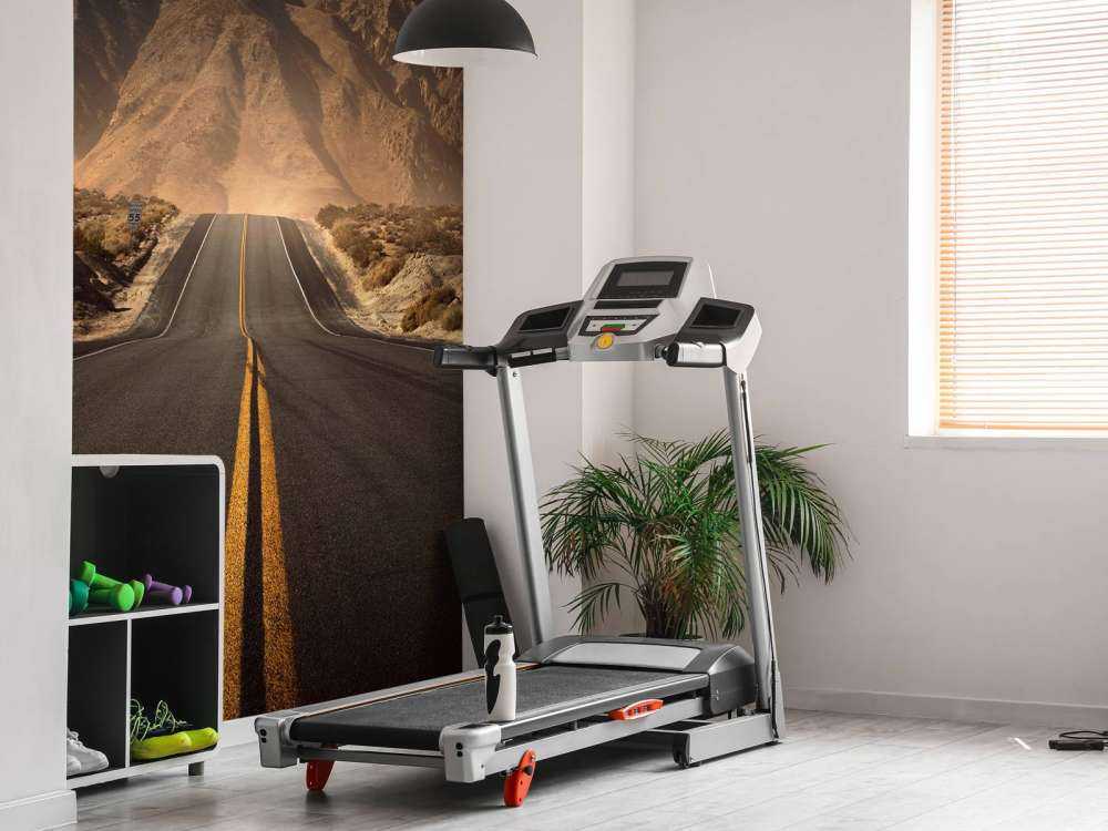 Chemin à travers les montagnes