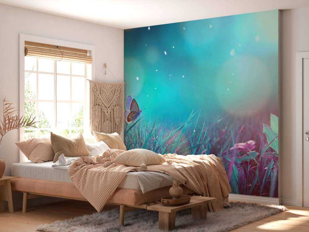 Papillon dans la rosée du matin