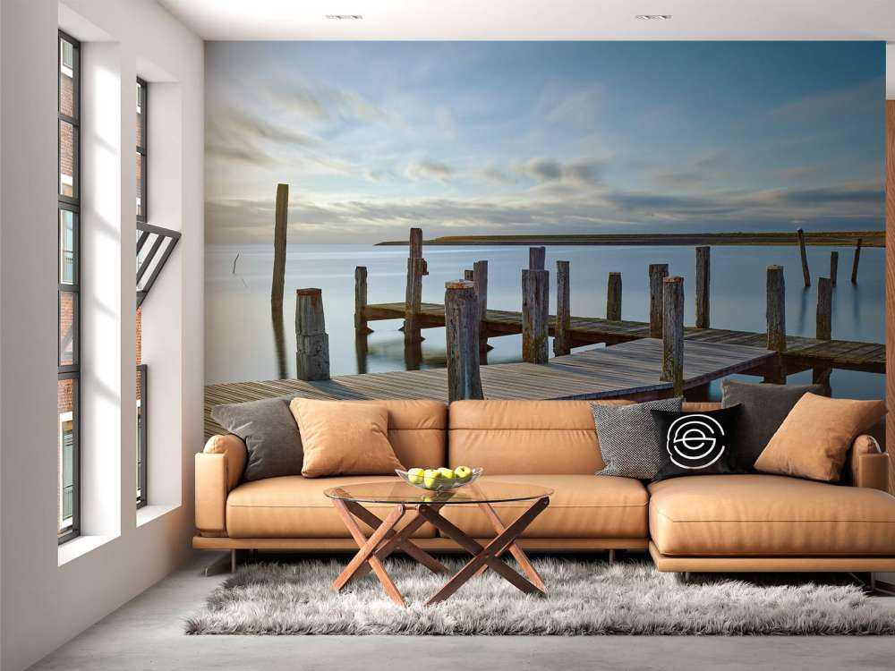 Jetée en bois au lever du soleil