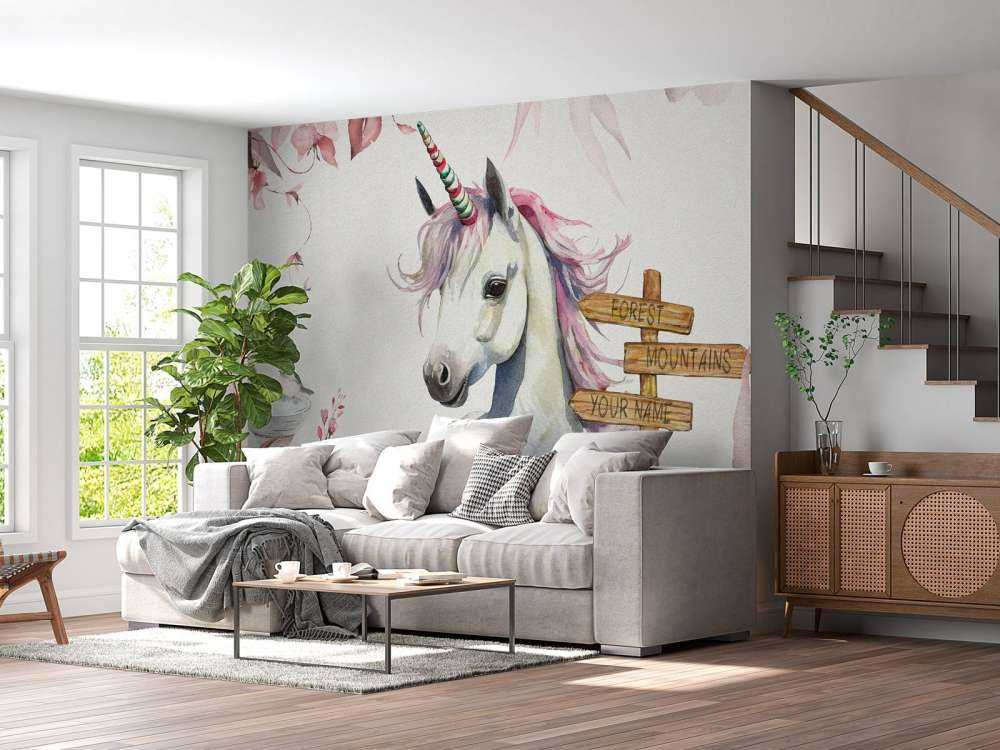 Bébé licorne avec des plantes roses