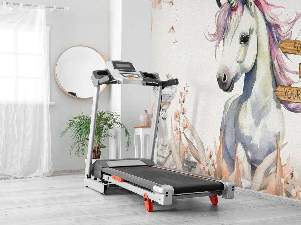 Bébé licorne avec des plantes taupe