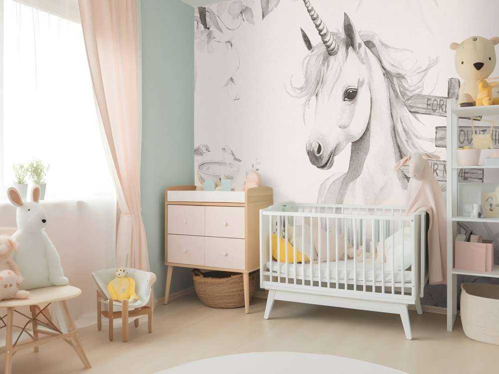 Bébé licorne avec des plantes beige