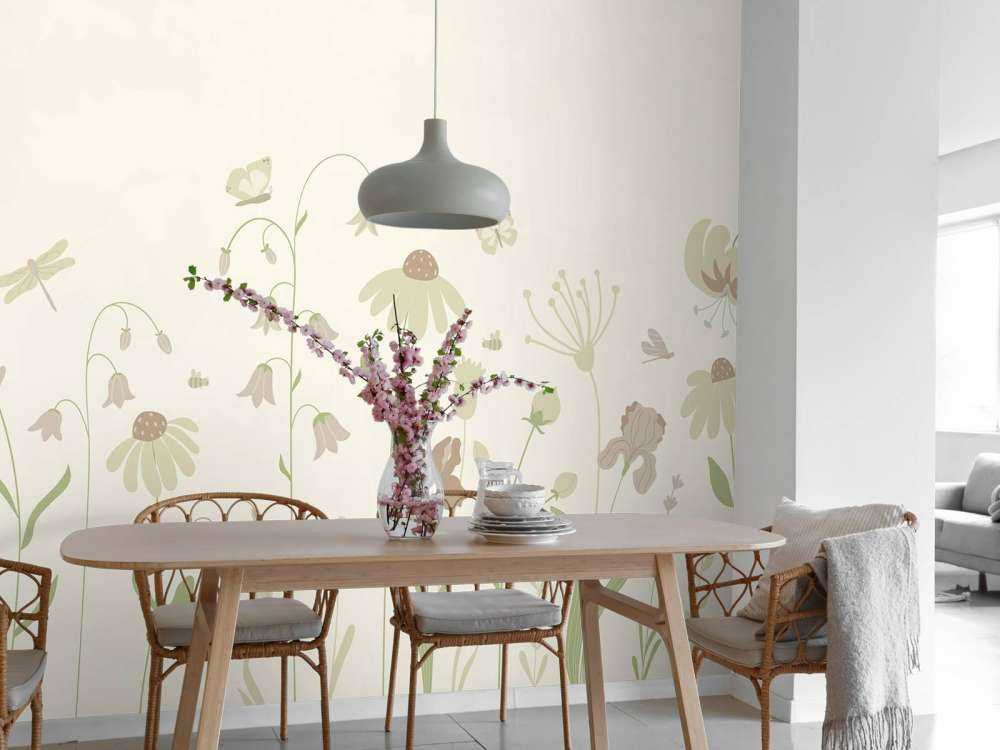 Champ de fleurs haut avec papillons beige et vieux rose