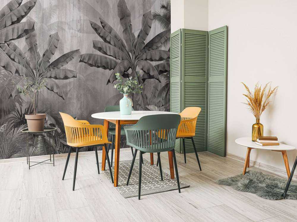 Palmiers de brouillard tropicaux