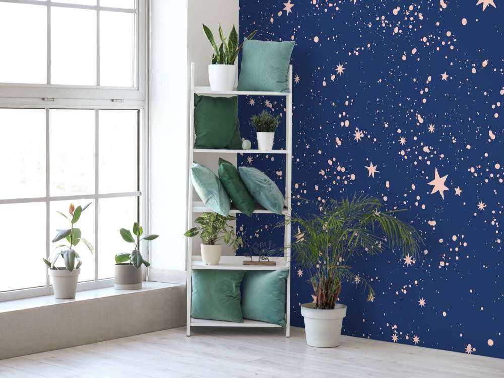Pluie d'étoiles roses dans un bleu nuit