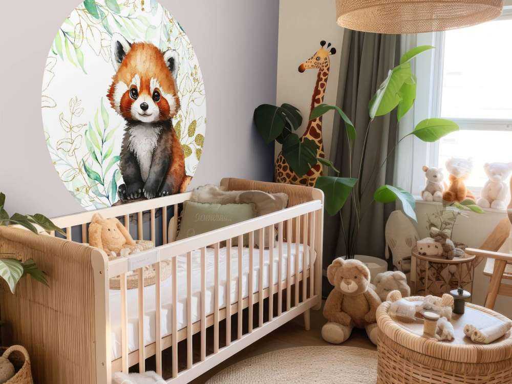 Panda rouge mignon et feuilles