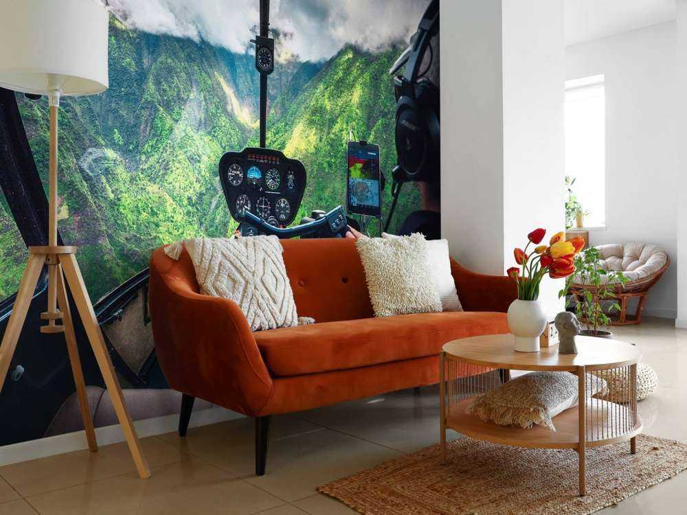 Vol en hélicoptère au-dessus d'une vallée de montagne tropicale