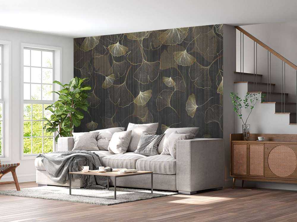 Feuilles de ginkgo dans une brume dorée