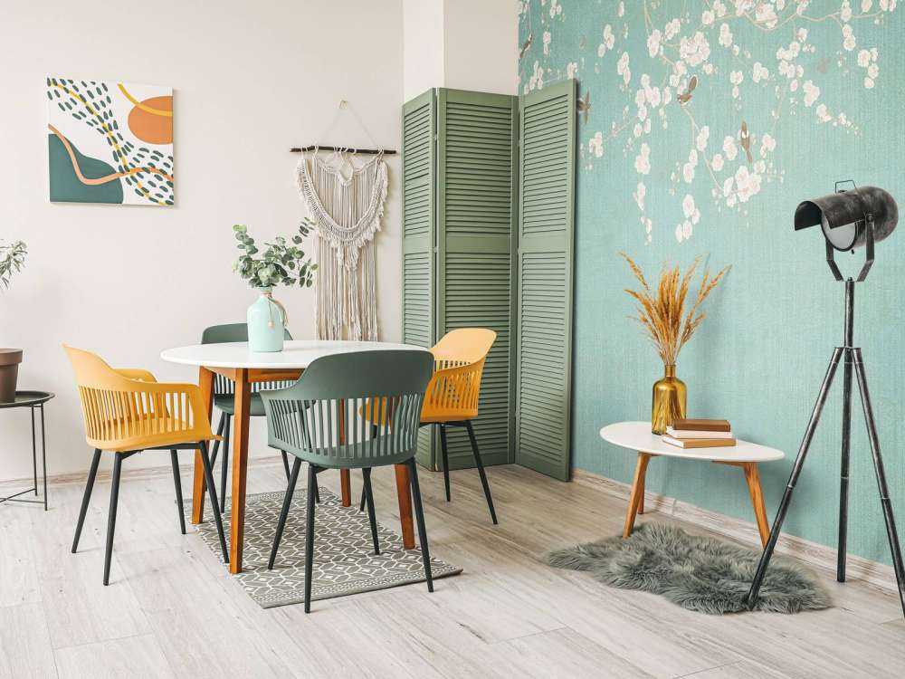 Brindilles en fleurs et moineaux volants