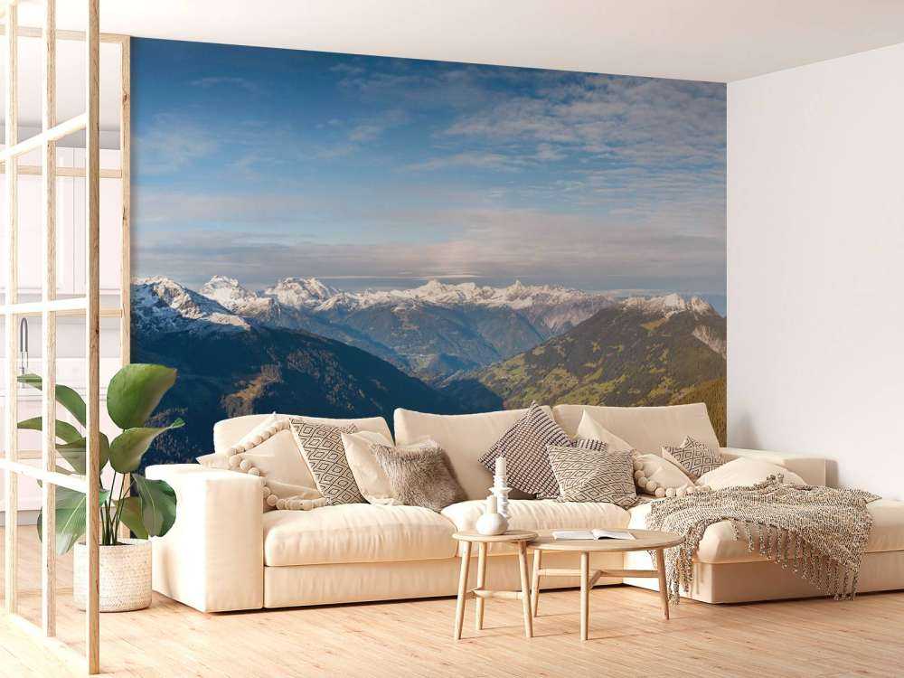 Panorama sur une vallée alpine enneigée