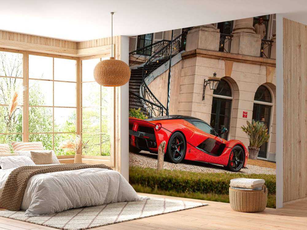 Ferrari laFerrari devant une villa de luxe