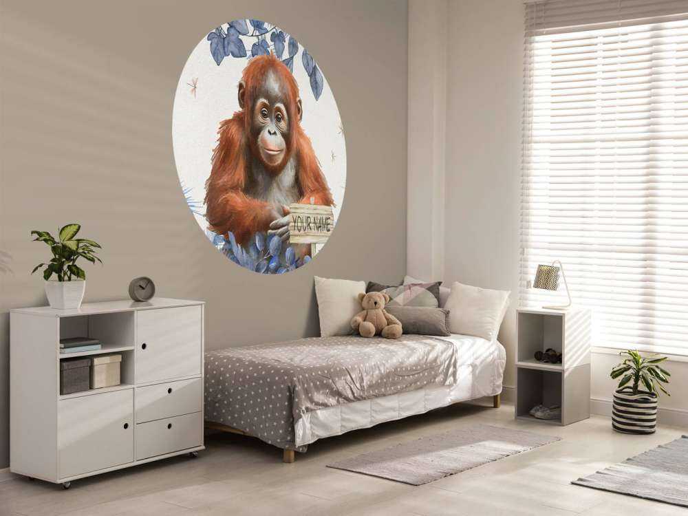 Jeune orang-outan dans la jungle bleue