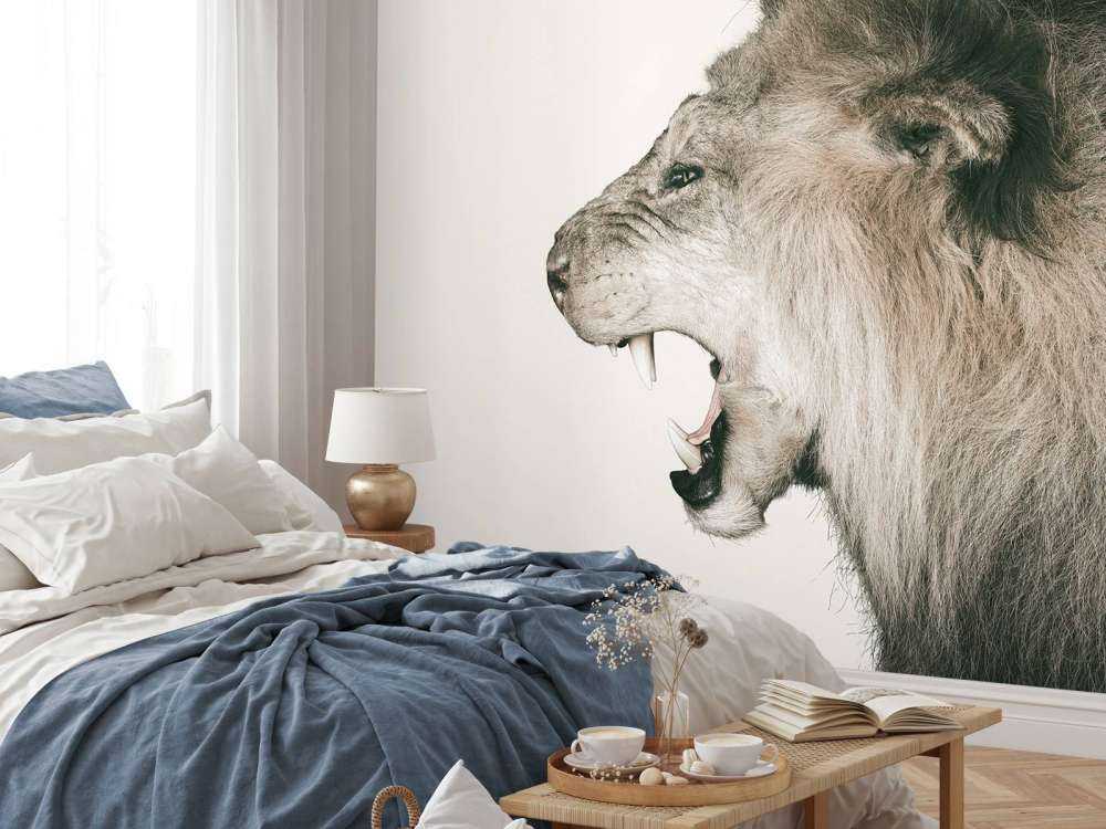 Lion rugissant blanc