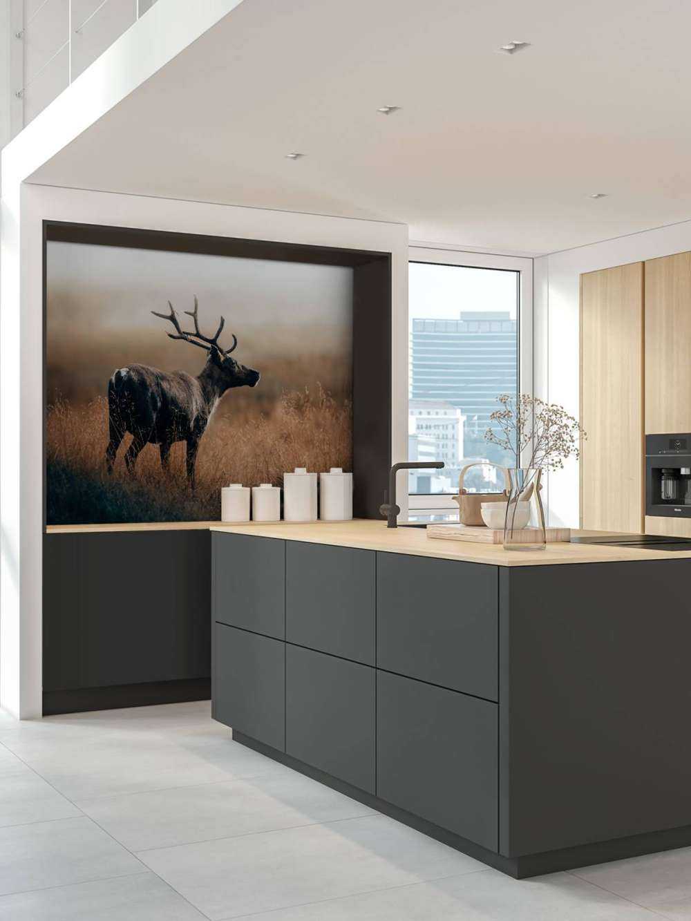 Renne dans les hautes herbes