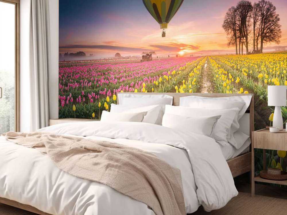 Champ de tulipes jaunes et roses